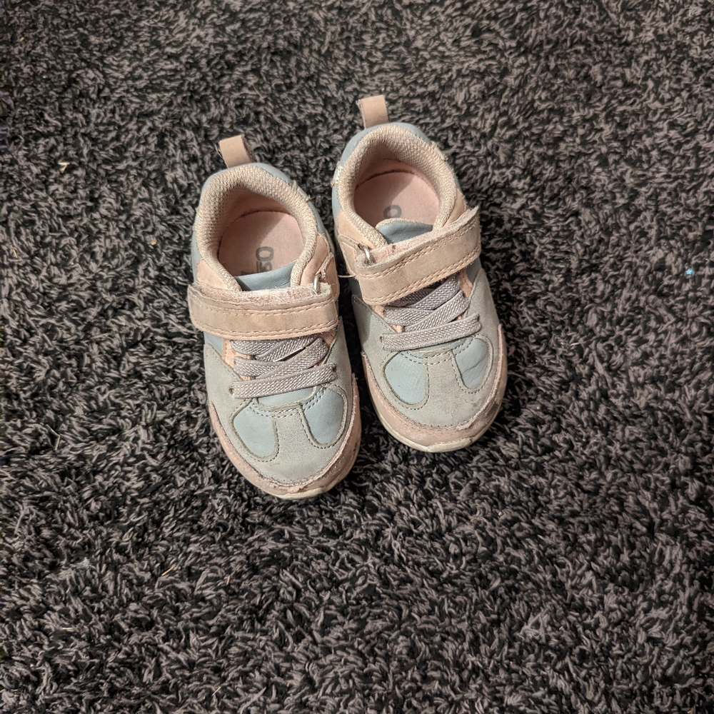 Carter's toddler size 4M shoes